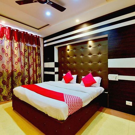 Oyo 26909 Hotel Paras 만디 외부 사진