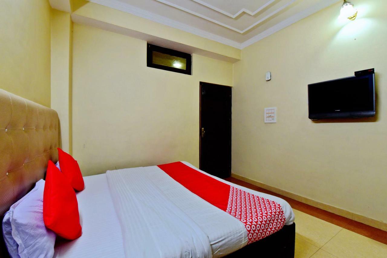 Oyo 26909 Hotel Paras 만디 외부 사진