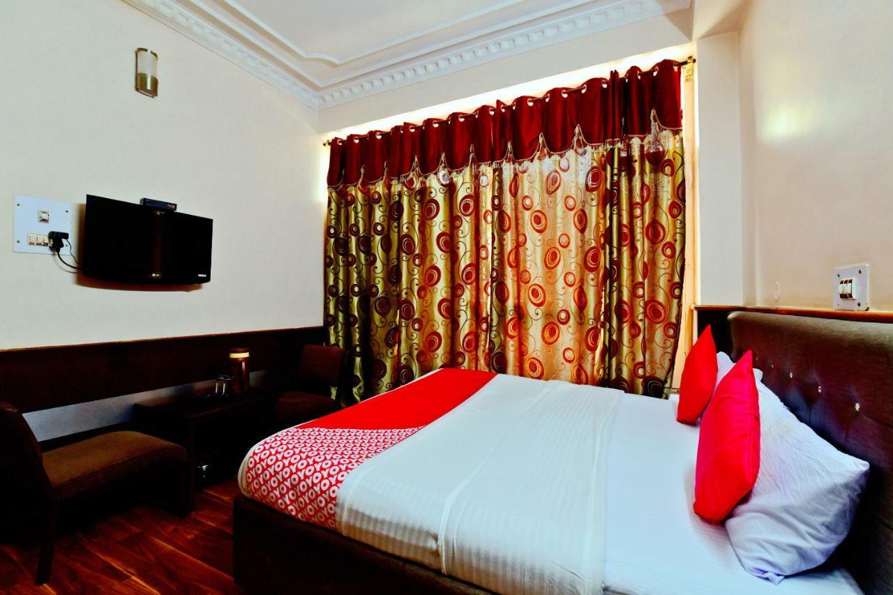 Oyo 26909 Hotel Paras 만디 외부 사진