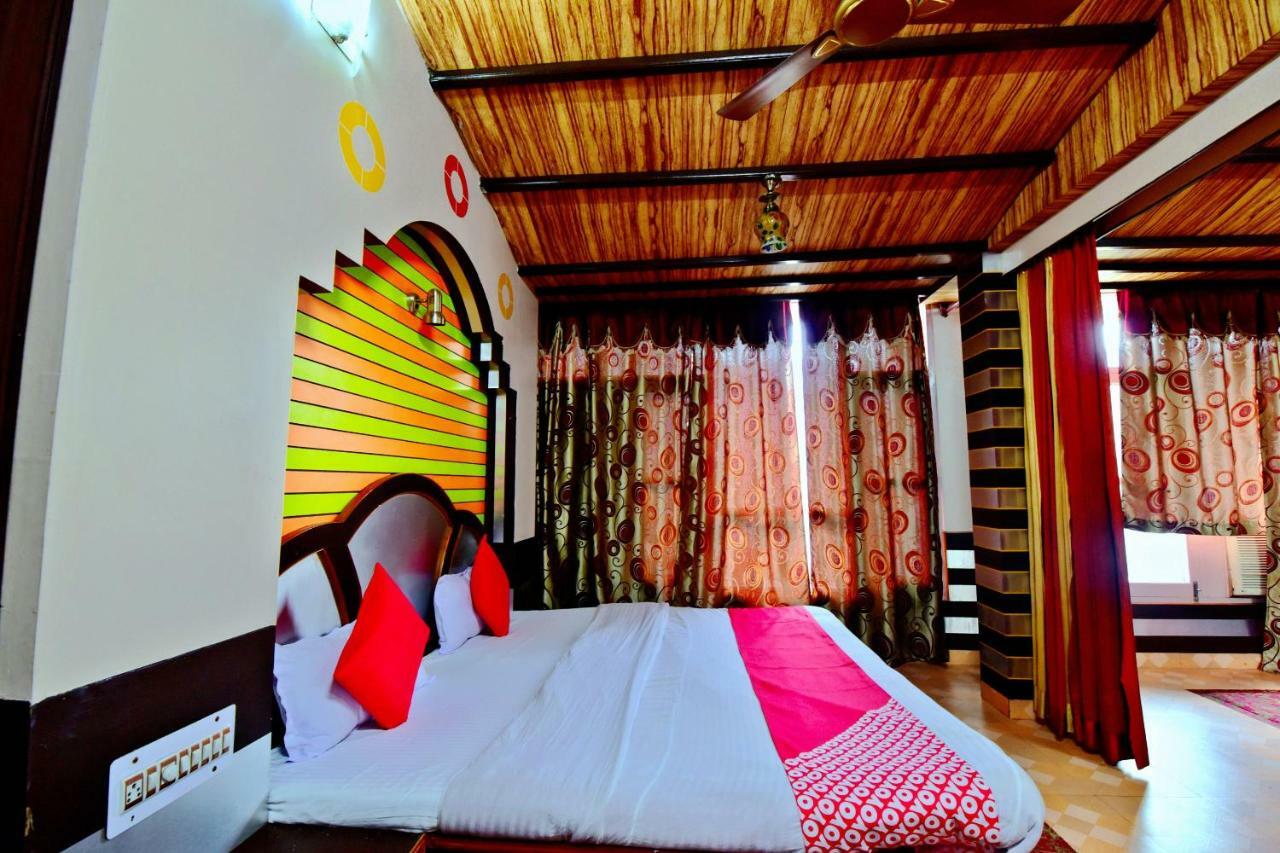 Oyo 26909 Hotel Paras 만디 외부 사진