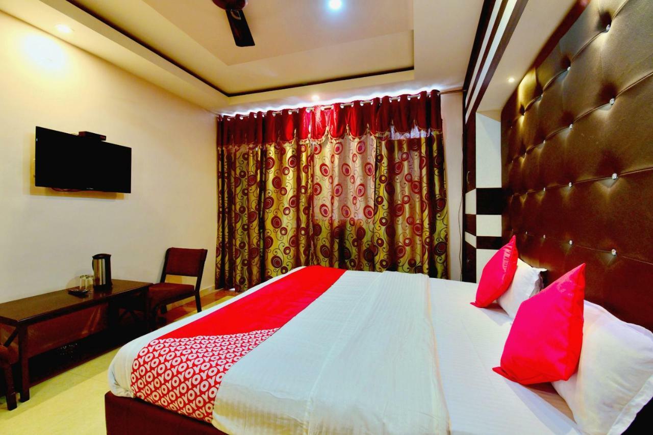 Oyo 26909 Hotel Paras 만디 외부 사진