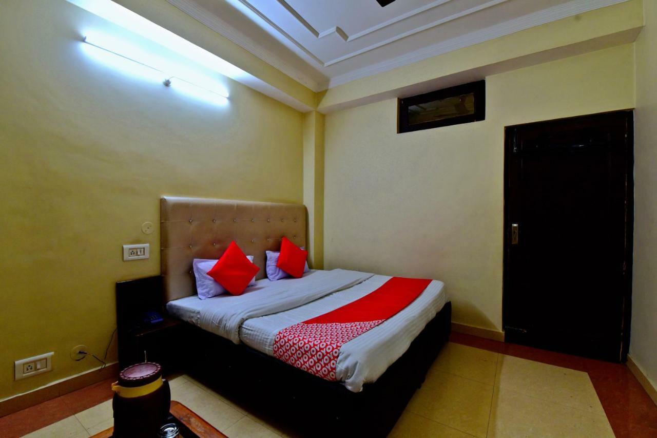 Oyo 26909 Hotel Paras 만디 외부 사진