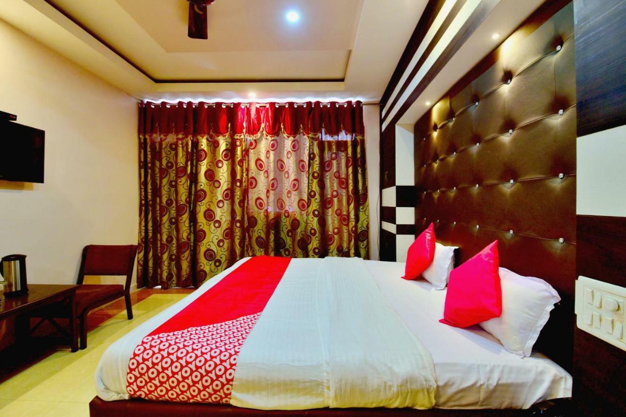 Oyo 26909 Hotel Paras 만디 외부 사진